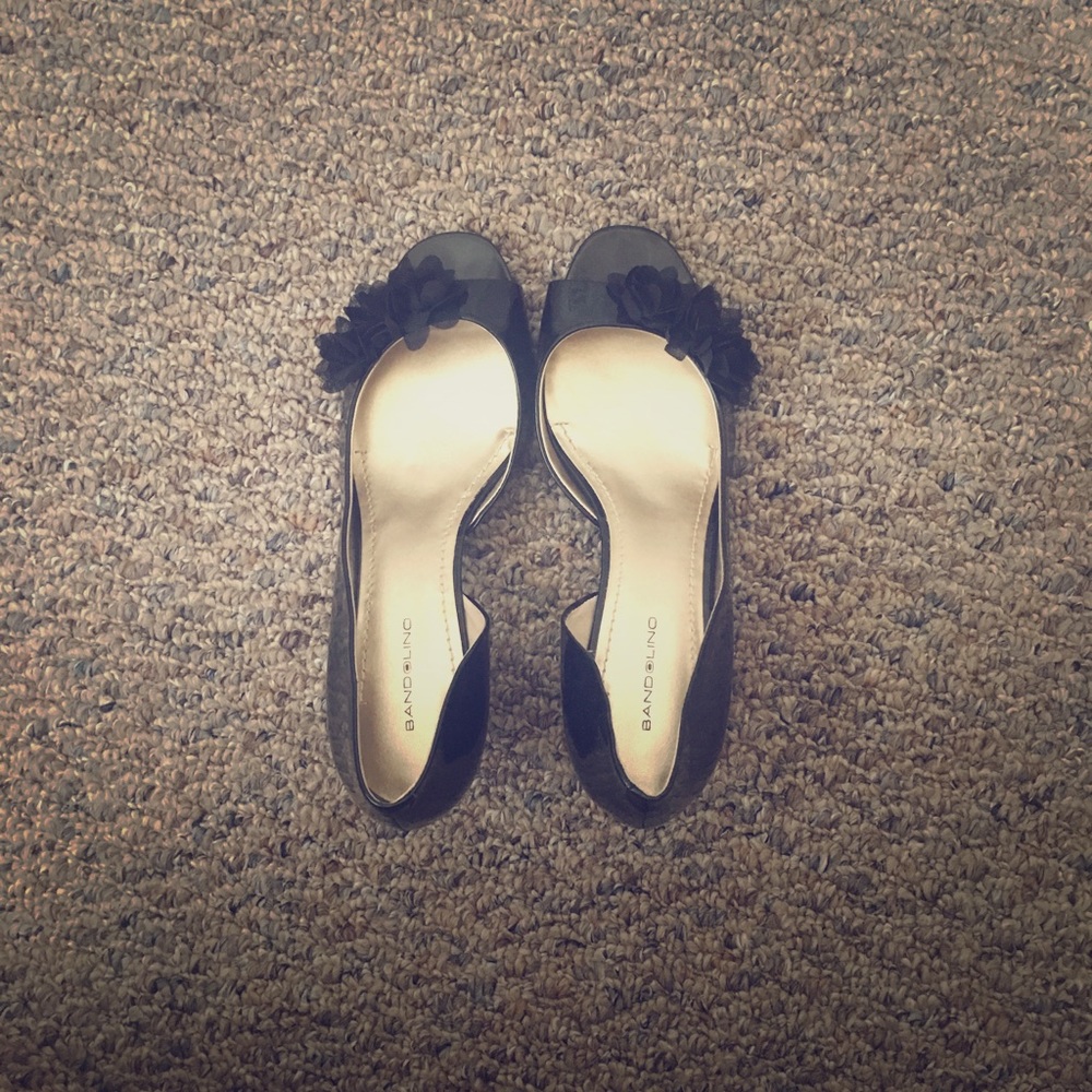 Brand New Bandolino black heels with ruffle detail